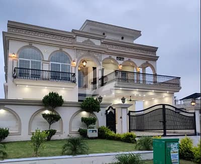 جی ۔ 13 اسلام آباد میں 6 کمروں کا 1 کنال مکان 16.0 کروڑ میں برائے فروخت۔