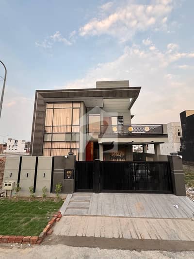 Prime Location DHA Phase 1 - Sector B1 House Sized 10 Marla