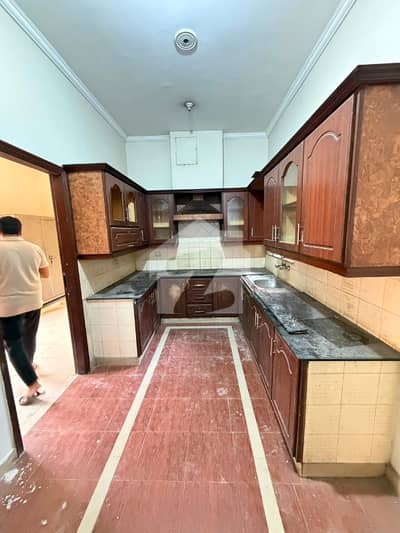 10 Marla Uper Portion For Rent ( Shaheen Colony )