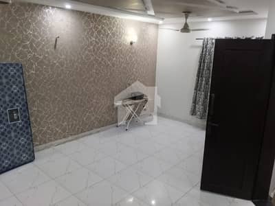 5 MARLA HOUSE FOR RENT