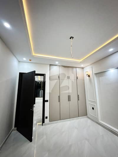 5 MARLA BRAND NEW BEAUTIFUL HOUSE FOR RENT