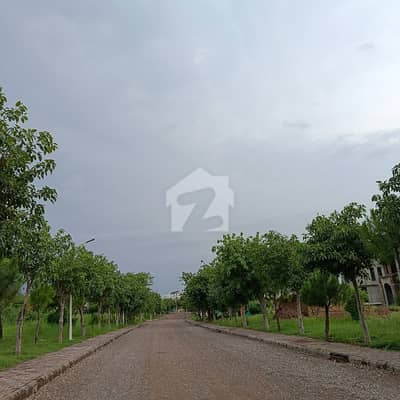 گلبرگ گرینز گلبرگ,اسلام آباد میں 4 کنال رہائشی پلاٹ 10.35 کروڑ میں برائے فروخت۔