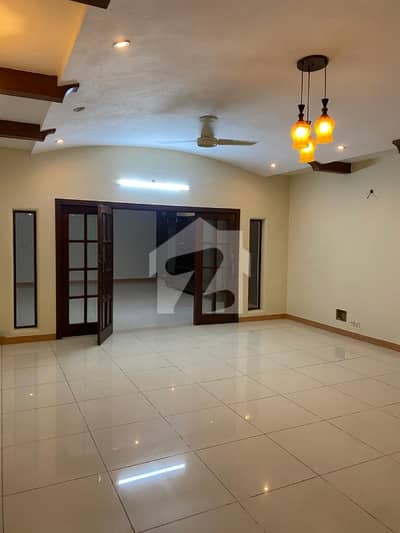 Kanal Upper Portion 3 Bedrooms TV Lounge Kitchen Drawing Room Servent Quar