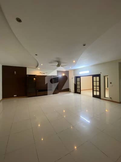 Kanal Upper Portion 3 Bedrooms TV Lounge Kitchen Drawing Room Servent Quar