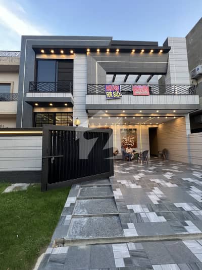9 Marla Brand New Super Luxury Utra Modern House For Sale In Nespak Phase 3