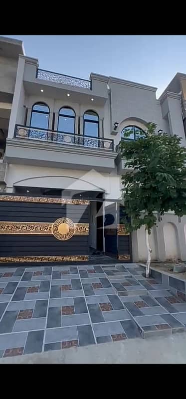 ایم پی سی ایچ ایس ۔ بلاک ایف ایم پی سی ایچ ایس ۔ ملٹی گارڈنز,بی ۔ 17,اسلام آباد میں 4 کمروں کا 5 مرلہ مکان 2.6 کروڑ میں برائے فروخت۔