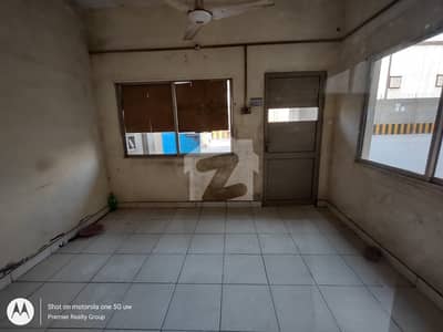 سندھ انڈسٹریل ٹریڈنگ اسٹی - ایس آئی ٹی ای کراچی میں 2 کمروں کا 1 کنال گودام 3.84 لاکھ میں کرایہ پر دستیاب ہے۔ سندھ انڈسٹریل ٹریڈنگ اسٹی - ایس آئی ٹی ای کراچی میں 2 کمروں کا 1 کنال گودام 3.84 لاکھ میں کرایہ پر دستیاب ہے۔