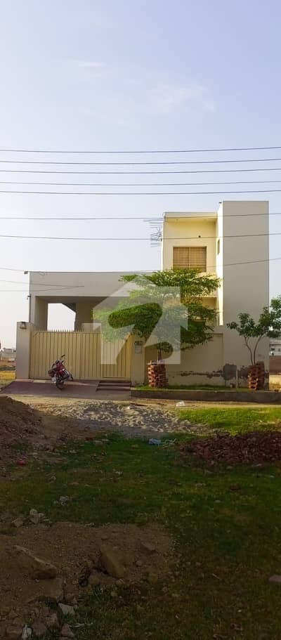10 Marla Single Storey Beautiful House For Sale Spacious & Elegant Living
