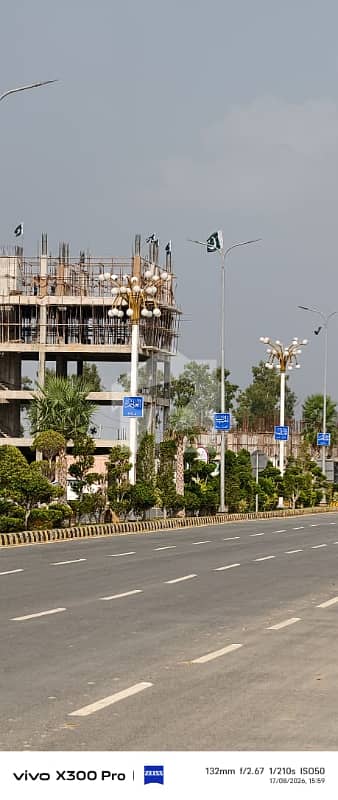 لیک سٹی رائیونڈ روڈ,لاہور میں 9 کنال Studio دفتر 48.36 لاکھ میں برائے فروخت۔