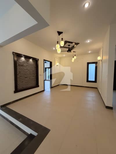 500 Yards Slightly Used House On Most Prime Location Of Phase 8 Near To Khy Qasim
