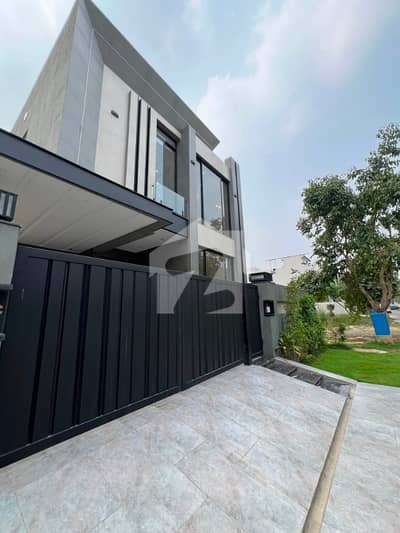 8 Marla House For Sale In Bahria Town Lahore | Hot Location | Fully Developed Area 8 Marla House For Sale In Bahria Town Lahore | Hot Location | Fully Developed Area