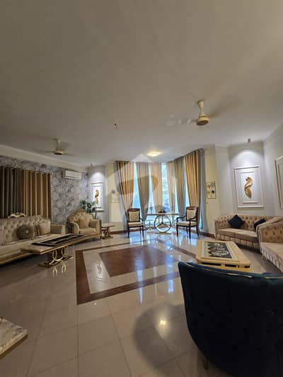 666 Square Yards Well-Maintained Bungalow For Sale DHA Phase 6