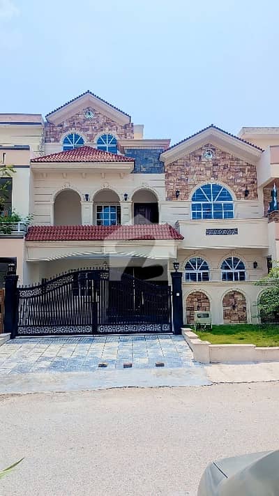Very Prime Located 2 Bed Upper Portion Available For Rent in Gulraiz For Small Family