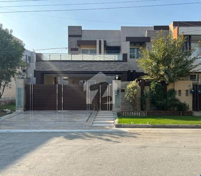 15 Marla - Most Wanted Owner Built Slightly Used House - Valencia Town - Main Road - FINAL PRICE 5.5CR. OWNER DEMAND 6.25CR