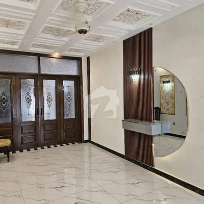 1 KANAL BEAUTIFUL HOUSE FOR RENT GROUND FLOOR WITH GERAJ IN LDA AVENUE LAHORE