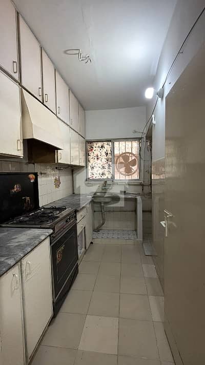 FLAT FOR RENT 3 BED DRAWING DINNING KITCHEN 2 WASHROOM DRAWING ROOM SEPARATE INTERNANCE. 2nd FLOOR RENT 58K WITH MAINTENANCE