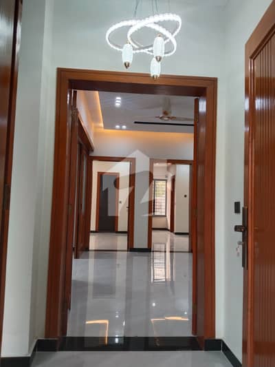 ٹاپ سٹی 1 اسلام آباد میں 5 کمروں کا 10 مرلہ مکان 5.2 کروڑ میں برائے فروخت۔