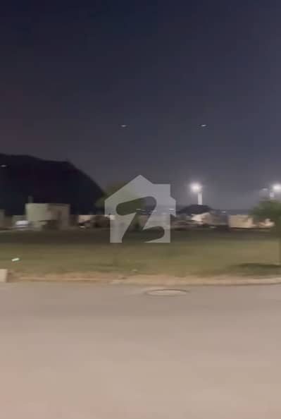 Park face 240 square yards long front plot available for sale