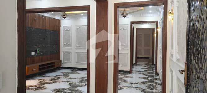 خدا بخش کالونی کینٹ,لاہور میں 5 کمروں کا 4 مرلہ مکان 2.0 کروڑ میں برائے فروخت۔