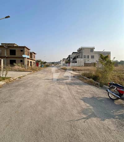 GULBERG RESIDENCIA BLOCK V 5 MARLA DEVELOPED POSSESSION PLOT AVAILABLE FOR SALE