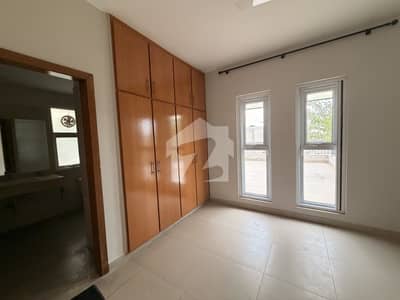 عمارکینیان ویوز اسلام آباد میں 5 کمروں کا 1 کنال مکان 1.85 لاکھ میں کرایہ پر دستیاب ہے۔