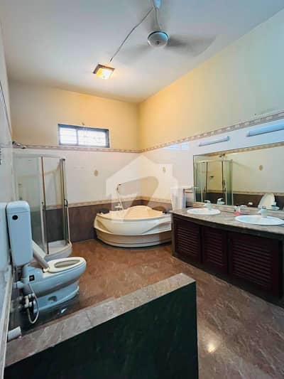 1000 Square Yards Furnished Bungalow For Rent