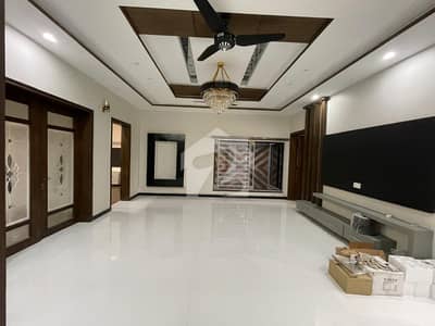 8MARAL UPPER PORTION AVAILABLE FOR RENT IN MILITARY ACCOUNT TILE FLOORING