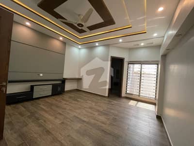 8MARAL UPPER PORTION AVAILABLE FOR RENT IN MILITARY ACCOUNT TILE FLOORING