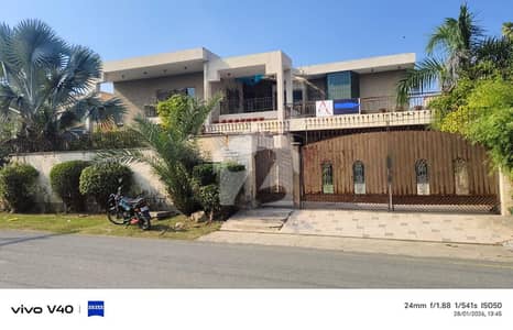 2 Kanal Old House Available For Sale Facing Park Main Ki Back Hot Location Phase 2 Block Q 2 Kanal Old House Available For Sale Facing Park Main Ki Back Hot Location Phase 2 Block Q