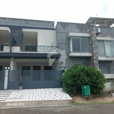 B-17 FMC 200 SQ Yards Brand New House For Sale B-17 FMC 200 SQ Yards Brand New House For Sale