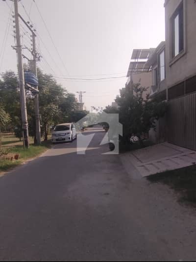 8 MARLA PLOT FOR SALE IN MILITARY ACCOUNT