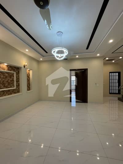 واپڈا ٹاؤن فیز 1 واپڈا ٹاؤن,لاہور میں 10 مرلہ Studio عمارت 1.0 لاکھ میں کرایہ پر دستیاب ہے۔