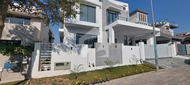 TRIPPLE STOREY, DEAD END, OWNER BUILT, HEIGHT, BRAND NEW, EXCELLENT LOCATION TRIPPLE STOREY, DEAD END, OWNER BUILT, HEIGHT, BRAND NEW, EXCELLENT LOCATION
