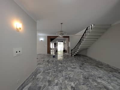488 Sq. Yd. Demolishable House for Sale in Prime Location