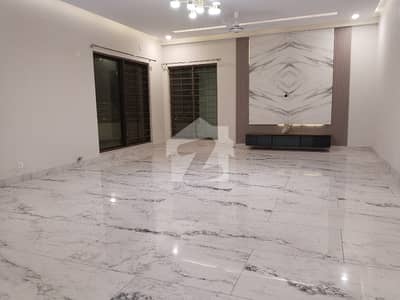 عسکری 10 - سیکٹر ایس عسکری 10,عسکری,لاہور میں 4 کمروں کا 13 مرلہ فلیٹ 5.15 کروڑ میں برائے فروخت۔