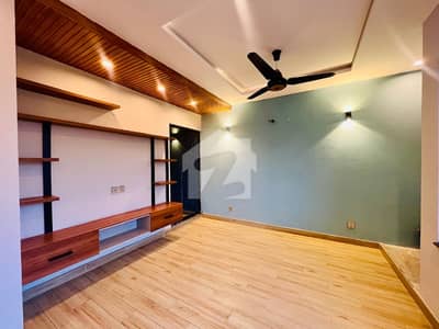 10 MARLA BRAND NEW HOUSE FOR SALE