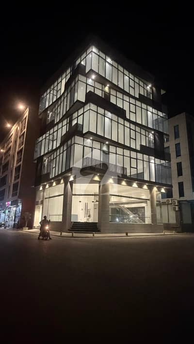 ڈی ایچ اے فیز 8 ڈی ایچ اے ڈیفینس,کراچی میں 8 مرلہ Studio عمارت 30.0 لاکھ میں کرایہ پر دستیاب ہے۔