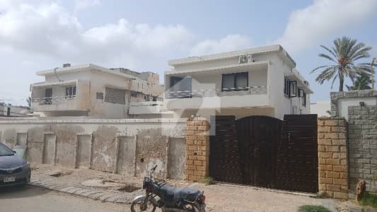 Prime Location 1000 Square Yards House In Central DHA Phase 1 For sale
