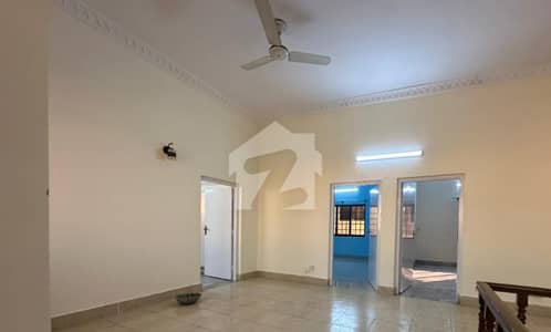 ایف ۔ 8 اسلام آباد میں 4 کمروں کا 1 کنال مکان 21.5 کروڑ میں برائے فروخت۔