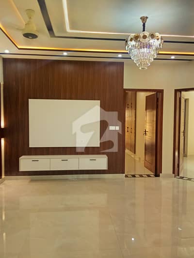 1 KANAL UPPER PORTION AVAILABLE FOR RENT IN PGECS PHASE 2 GAS METER SAPRAITE HI WAPDA METER SEPARATE HI