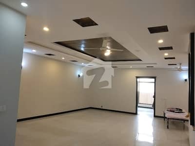 Beautiful Triple Storey House Near To Main Double Road And Markaz