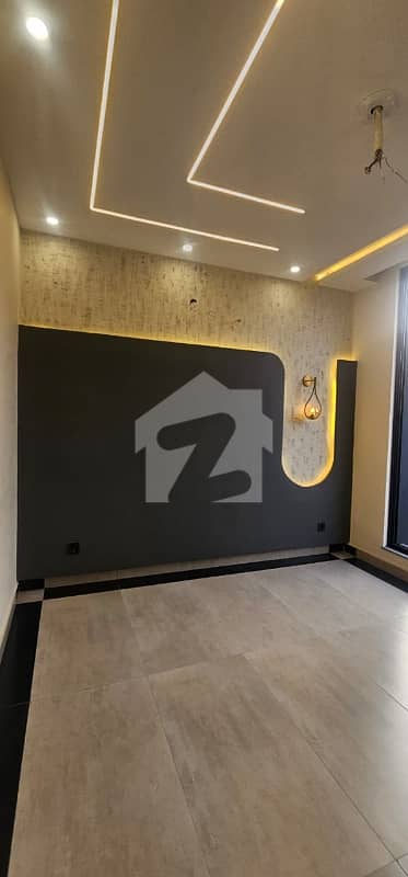 10 Marla 4 Bedrooms House Available For Rent