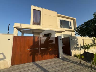 500 Sq Yd Elite Villa For Sale Precinct-9 (Bahria Hills), Bahria Town Karachi. Elegant Design | 5 or 6 Beds | Basement | Drawing, Dining, Lounge, Modern Kitchen & Greasy Kitchen. Heighted Location | Near Flagpole | Just 3 Mins Drive from Entrance.