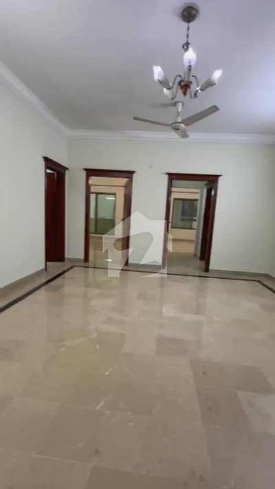ایف ۔ 11 اسلام آباد میں 2 کمروں کا 9 مرلہ فلیٹ 3.55 کروڑ میں برائے فروخت۔