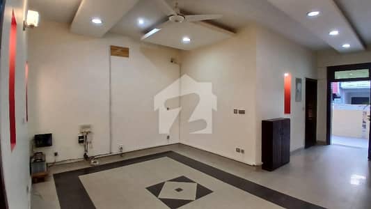 ای ۔ 11/4 ای ۔ 11,اسلام آباد میں 2 کمروں کا 10 مرلہ زیریں پورشن 1.2 لاکھ میں کرایہ پر دستیاب ہے۔