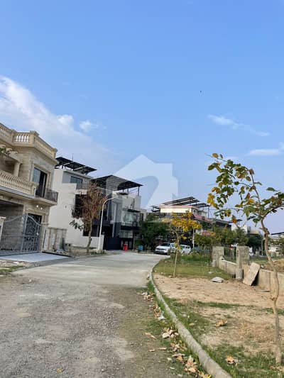 10 Marla Ready To Construct Plot Available For Sale in I Block of Gulberg Residencia
