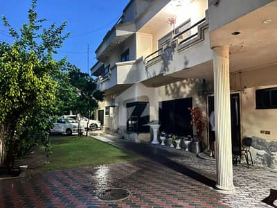 2.5 Kanal Semi Commercial Old House Is Up For Sale At Investor Price