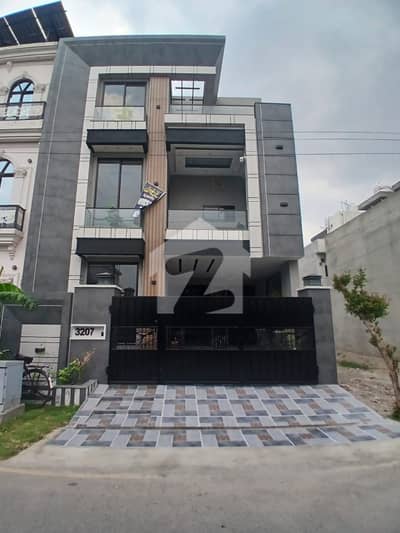 FIVE MARLA MODREN HOUSE FOR SALE FIVE MARLA MODREN HOUSE FOR SALE