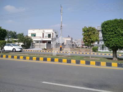 Prime Location 5 Marla Plot for Sale in BB Block, Central Park, Lahore