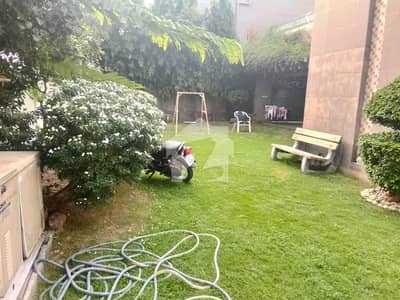 ڈی ایچ اے فیز 5 - بلاک بی ڈی ایچ اے فیز 5,ڈی ایچ اے ڈیفینس,لاہور میں 6 کمروں کا 1 کنال مکان 12.5 کروڑ میں برائے فروخت۔